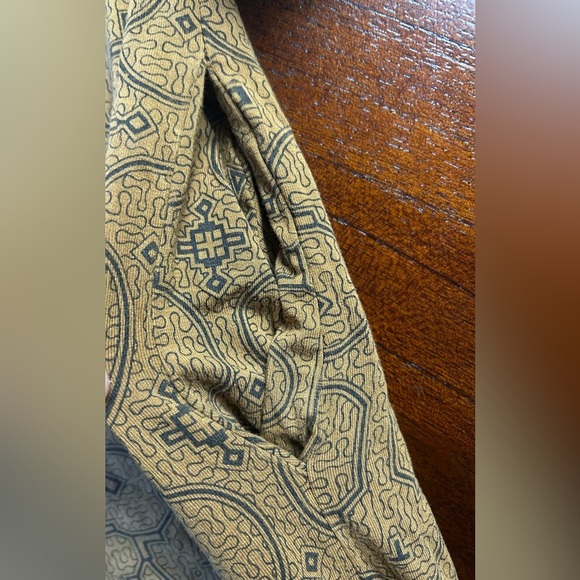 Elegant Gold Jumpsuit It has a small stain on the top back of the hood stretch - Picture 8 of 10